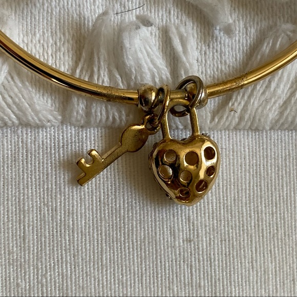 🤍cuff bracelet - Picture 3 of 4